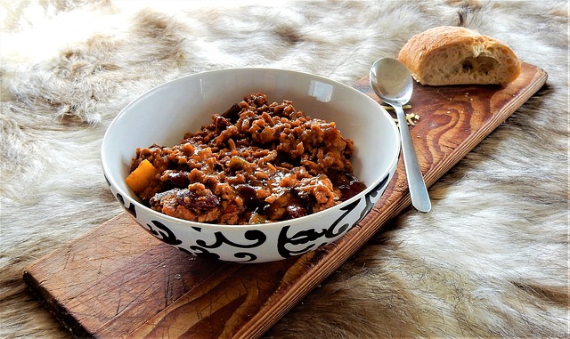 A bowl of chili con carne.